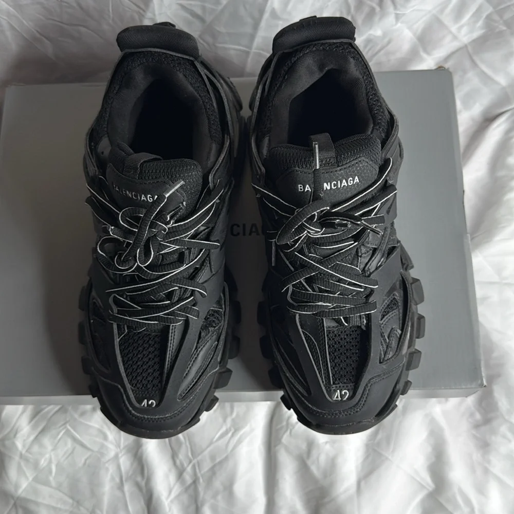 Size 42 - Picture 4 of 13